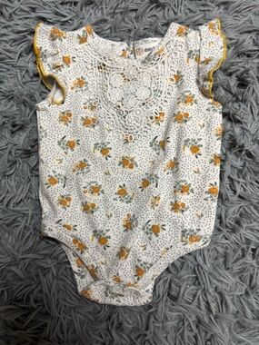 Daisy Fuentes White & Yellow Floral Lace-Front Baby Bodysuit